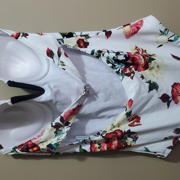 Cupshe White and Red Floral One Piece Swimsuit - Picture 5 of 5